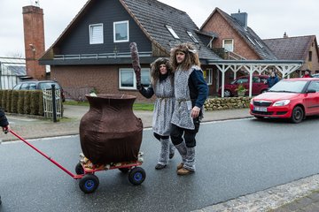 Bild 176 - Latuff Umzug